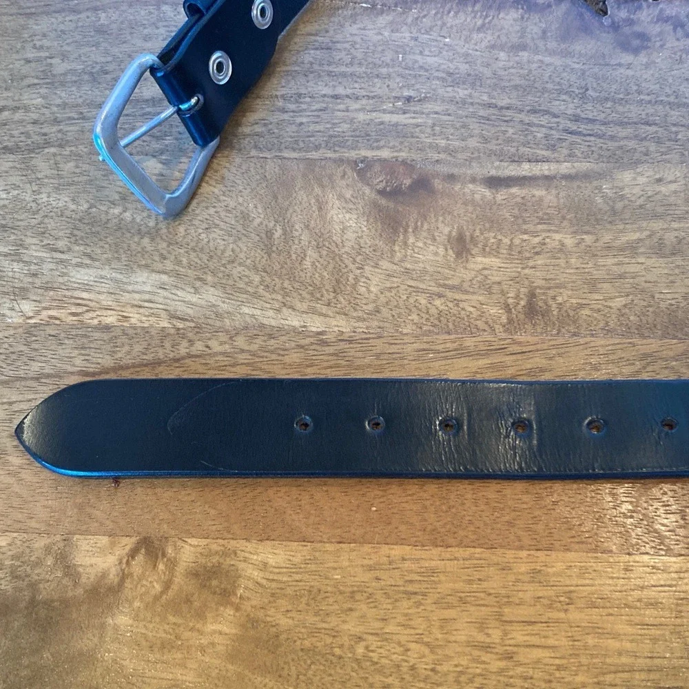 C L Men's Black‎ 100% Leather Belt Brushed Silver Buckle Size 42